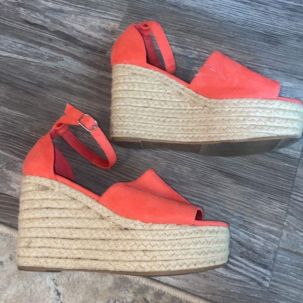 Coral platforms